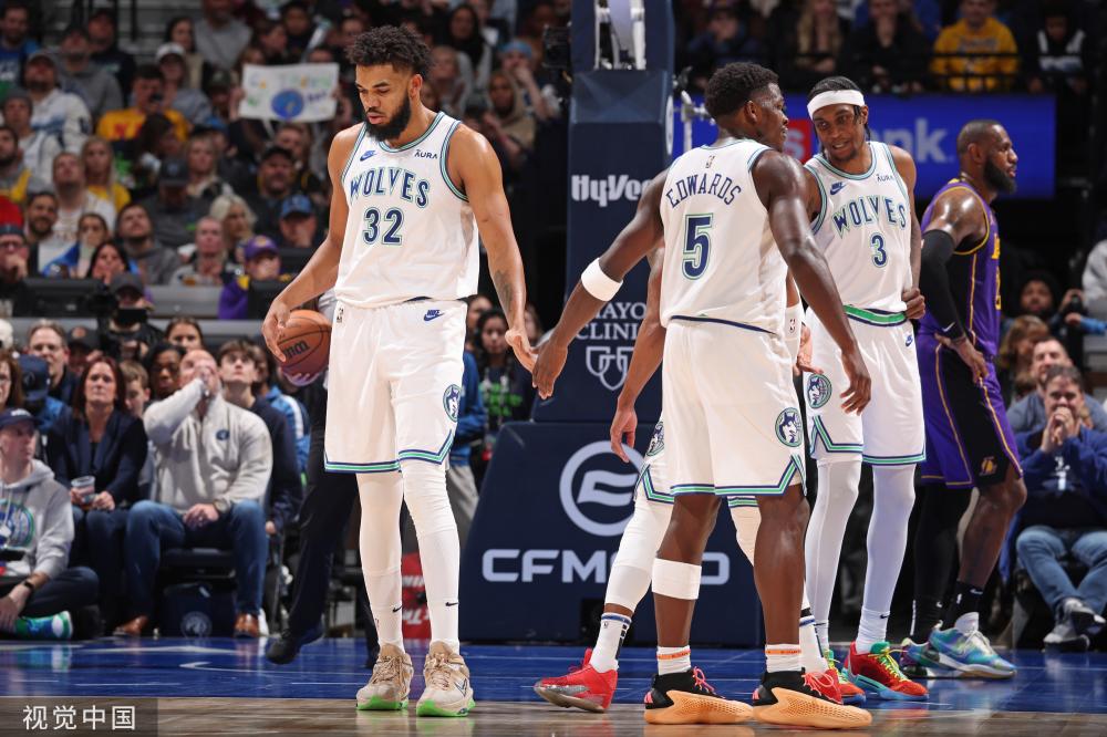 展示了她的 展示了她的