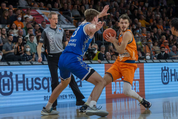 在激烈的中 在激烈的中